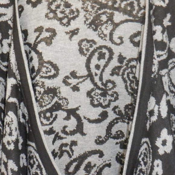 Buttonless Sweater - Valerie Stevens - Picture 5 of 9